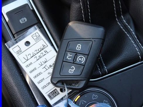 Used 2024 Volkswagen Tiguan SE R-Line image 34