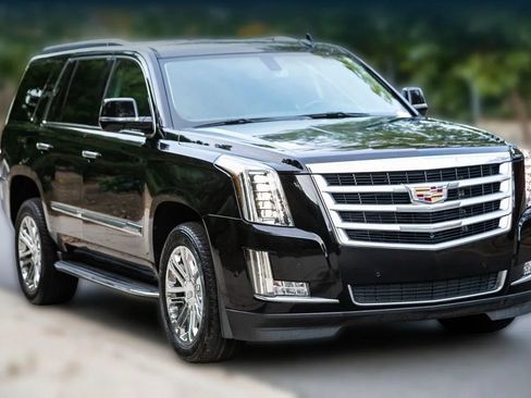 Used 2018 Cadillac Escalade 2WD image 3