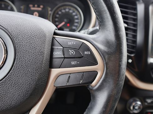 Used 2014 Jeep Cherokee Latitude w/ Comfort/Convenience Group image 24