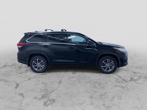 Used 2019 Toyota Highlander XLE image 2