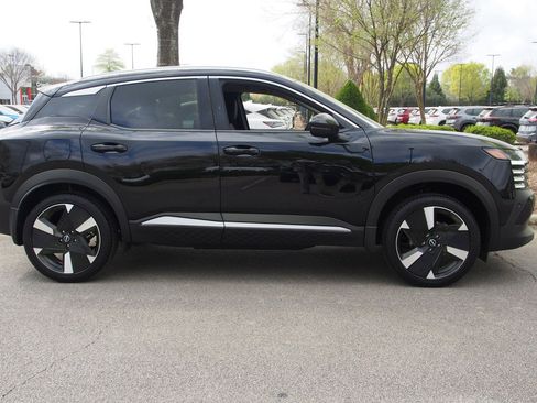 Used 2025 Nissan Kicks SR image 8