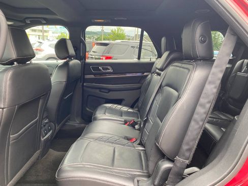 Used 2017 Ford Explorer Platinum AWD/4WD image 23