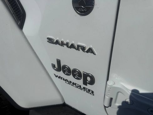 Certified 2019 Jeep Wrangler Unlimited Sahara AWD/4WD image 13