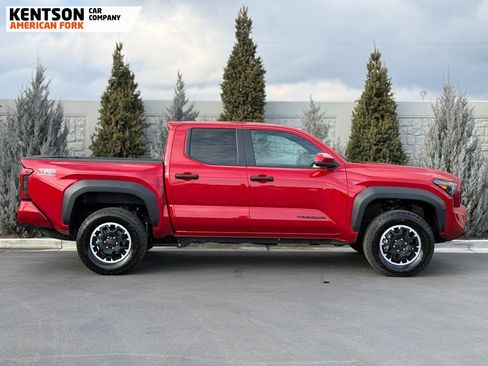 Used 2025 Toyota Tacoma TRD Off-Road image 11