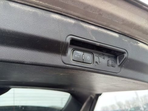 Used 2021 Ford Explorer XLT w/ Equipment Group 202A image 10