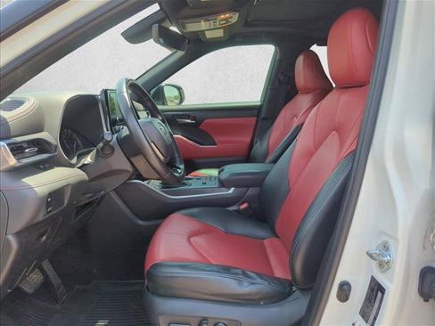 Used 2021 Toyota Highlander XSE FWD image 15