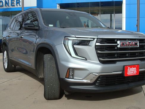 Used 2025 GMC Acadia Elevation w/ Elevation Premium Package image 3