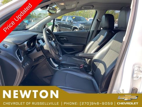 Used 2022 Chevrolet Trax LT AWD/4WD image 4