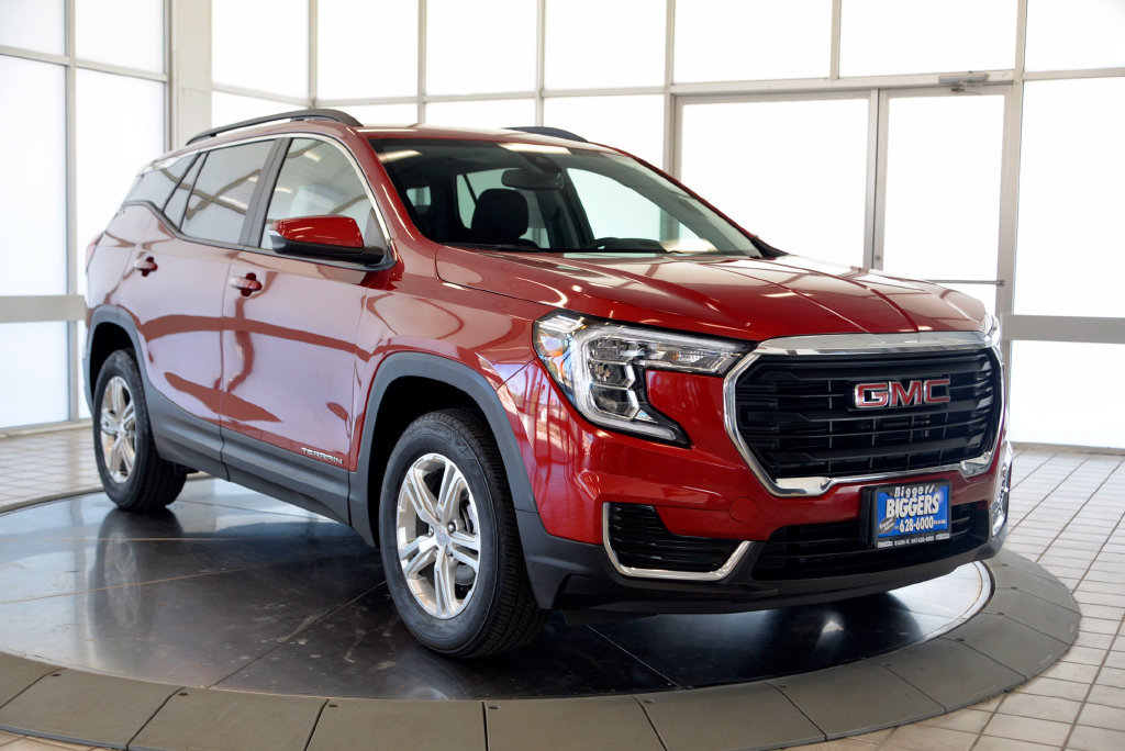 Used 2024 GMC Terrain SLE w/ Driver Convenience Package AWD/4WD image 2