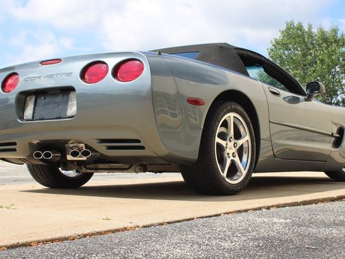Used 2004 Chevrolet Corvette Convertible w/ Preferred Equipment Group RWD image 30