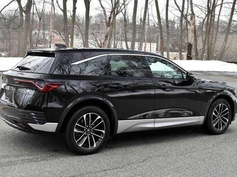 Used 2024 Acura ZDX A-Spec image 8