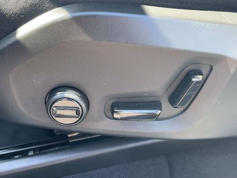 Used 2022 Volvo XC60 B5 Momentum image 25