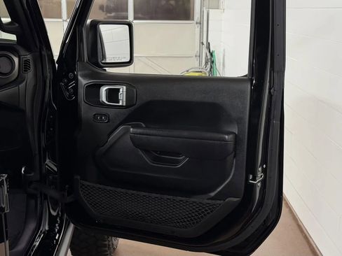 Used 2023 Jeep Wrangler Unlimited Sport AWD/4WD image 36