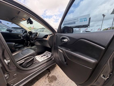 Used 2016 Jeep Cherokee Limited FWD image 23