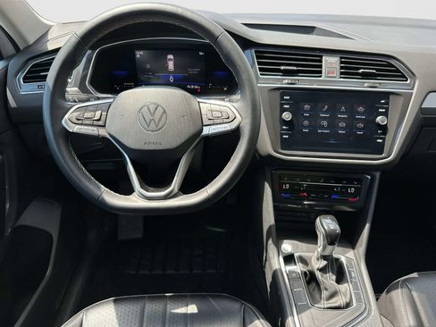 Certified 2022 Volkswagen Tiguan SE FWD image 8