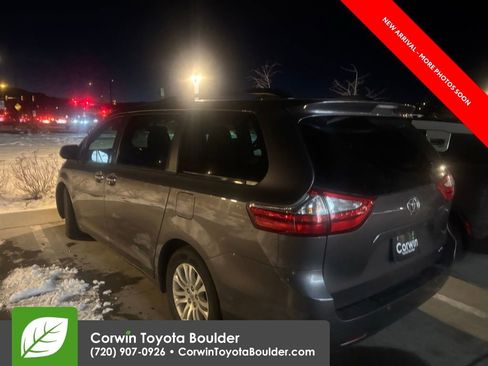 Used 2015 Toyota Sienna XLE image 4