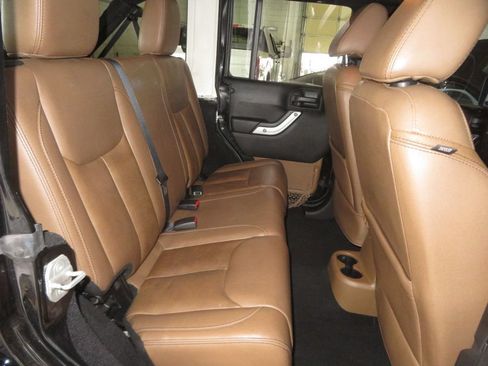 Used 2013 Jeep Wrangler Unlimited Sahara w/ Connectivity Group AWD/4WD image 29
