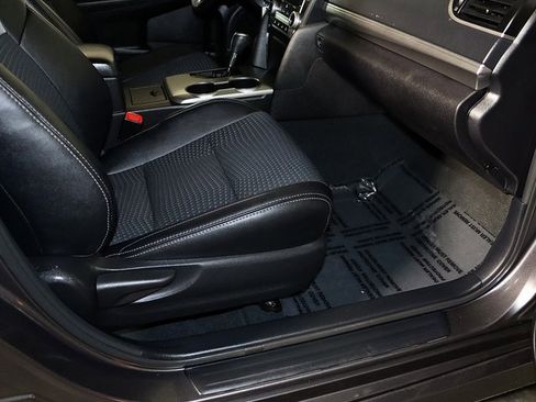 Used 2014 Toyota Camry SE image 32