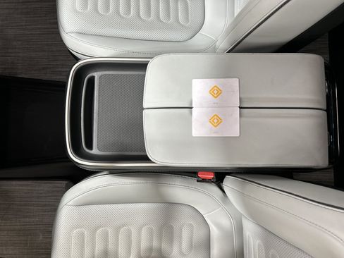 Used 2024 Rivian R1S Adventure AWD/4WD image 31