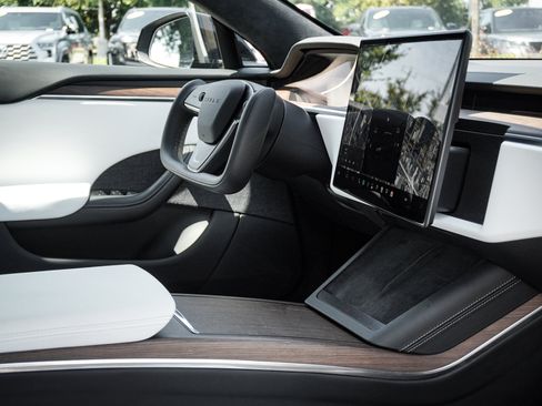 Used 2023 Tesla Model S AWD/4WD image 36