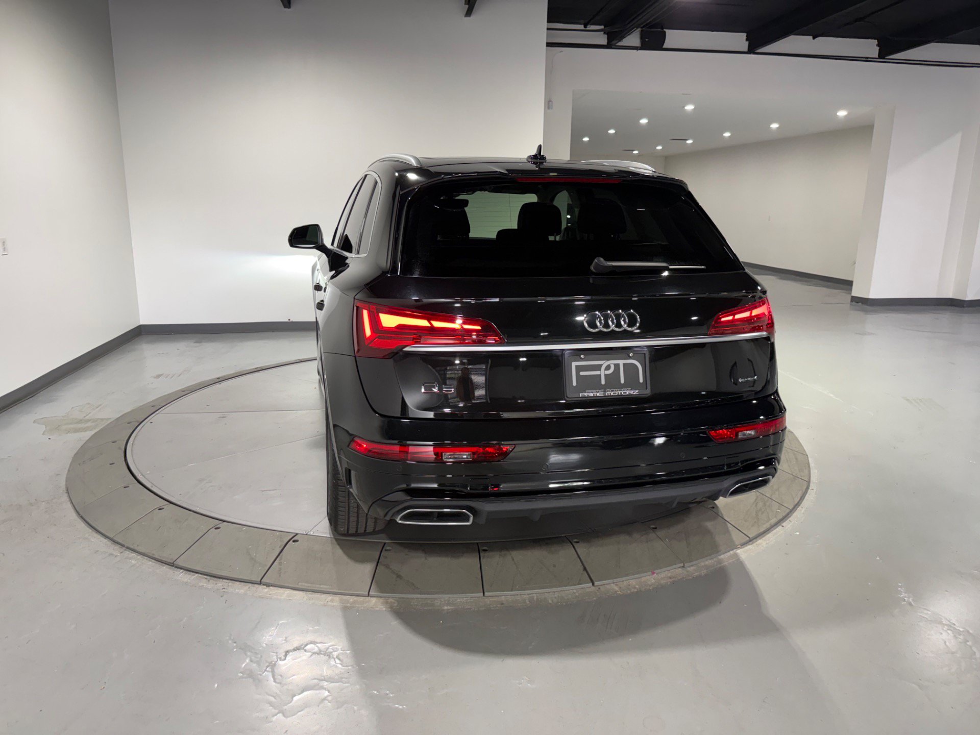 Used 2023 Audi Q5 2.0T Premium w/ Convenience Package AWD/4WD image 8