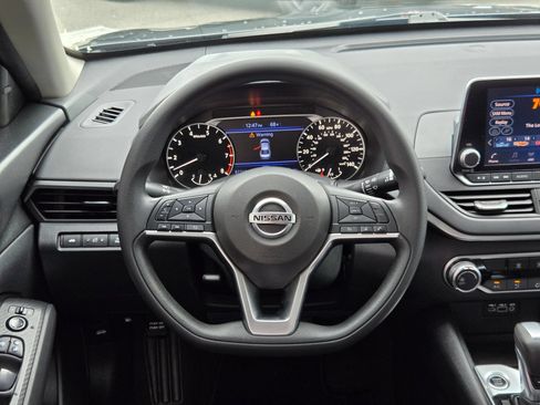 Used 2022 Nissan Altima 2.5 SV FWD image 26