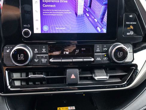 Used 2024 Toyota Highlander XLE image 38