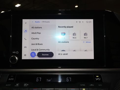 Used 2025 Toyota Camry SE image 13