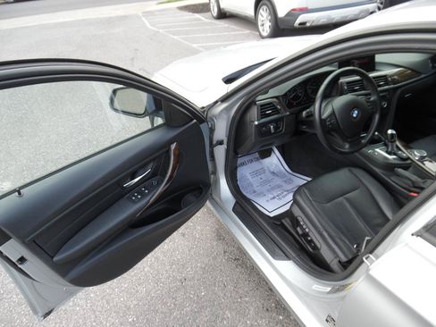 Used 2015 BMW 320i xDrive Sedan AWD/4WD image 9