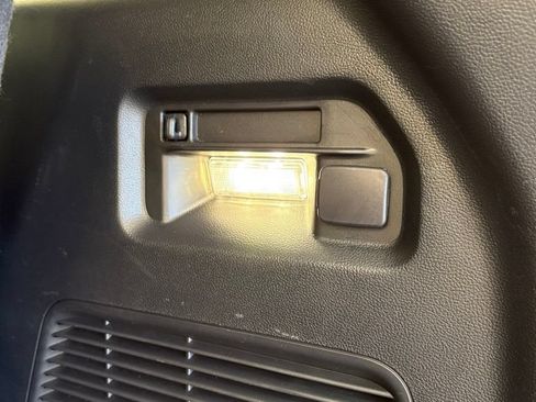 Used 2025 Ford Explorer Active AWD/4WD image 5