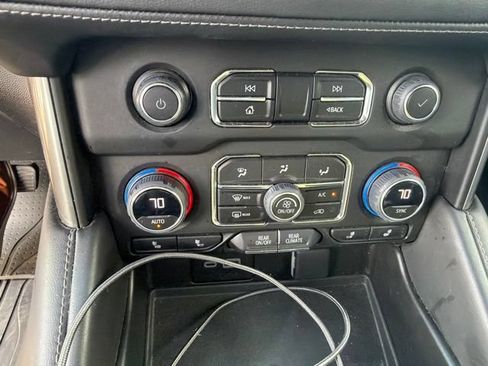 Used 2023 Chevrolet Suburban LT w/ LT Signature Plus Package AWD/4WD image 10