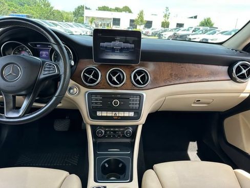 Used 2019 Mercedes-Benz GLA 250 w/ Premium Package image 13