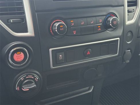 Used 2017 Nissan Titan S image 27