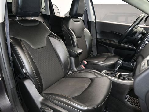 Used 2021 Jeep Compass Latitude w/ Driver Assistance Group image 40