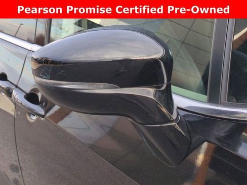 Used 2024 Chrysler Pacifica Touring-L image 12