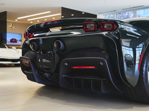 Used 2024 Ferrari SF90 Spider image 9