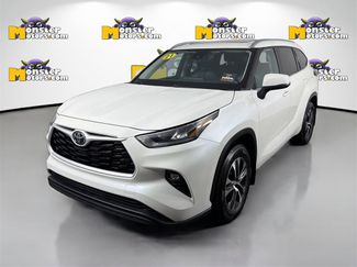 Used 2021 Toyota Highlander XLE video 1