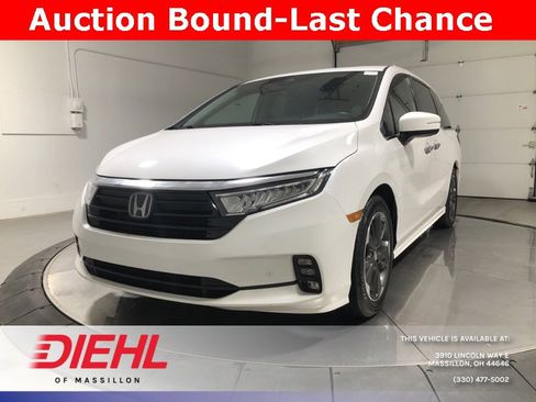 Used 2023 Honda Odyssey Elite image 3