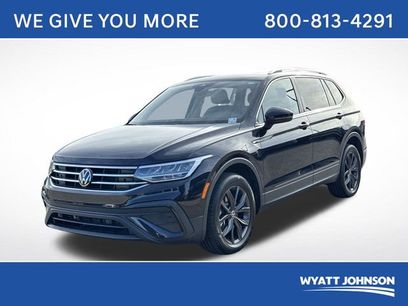 Used 2023 Volkswagen Tiguan SE w/ Panoramic Sunroof Package