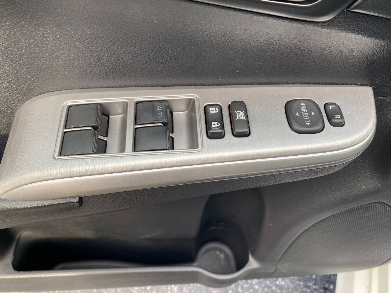 Used 2013 Toyota Camry SE FWD image 13