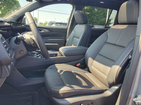 New 2026 Chevrolet Traverse High Country w/ LPO, Floor Liner Package FWD image 5