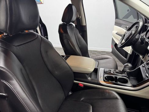 Used 2024 Kia Carnival LX image 53