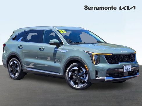 Used 2025 Kia Sorento EX FWD image 1