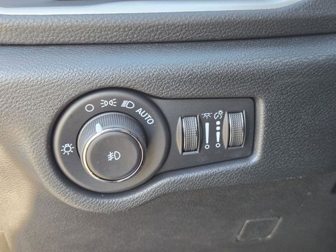 New 2026 Chrysler Pacifica Select image 21