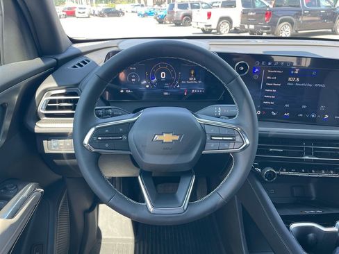 Used 2025 Chevrolet Traverse LT w/ LPO, Floor Liner Package image 14