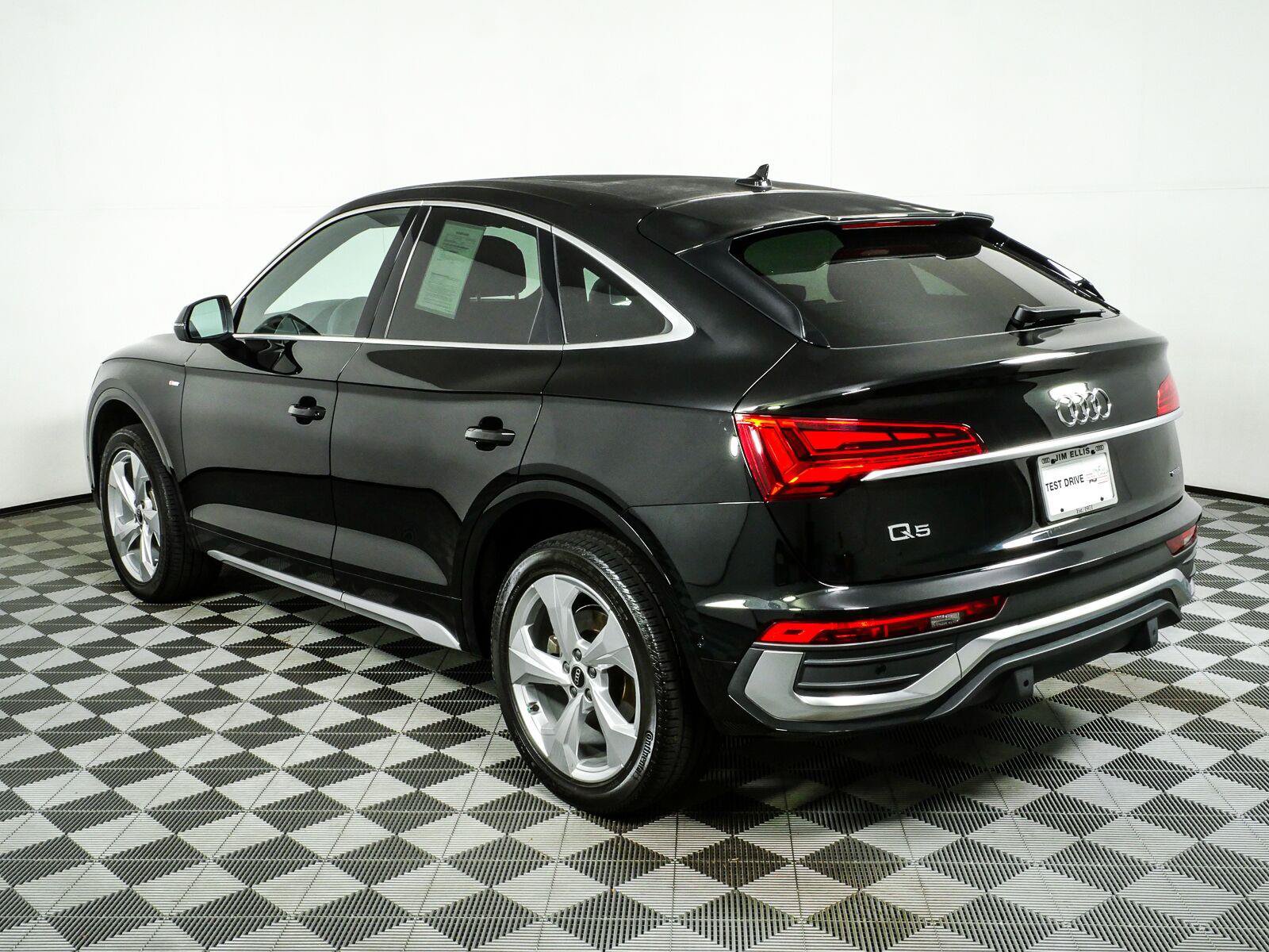 Used 2023 Audi Q5 2.0T Prestige w/ Prestige Package AWD/4WD image 30