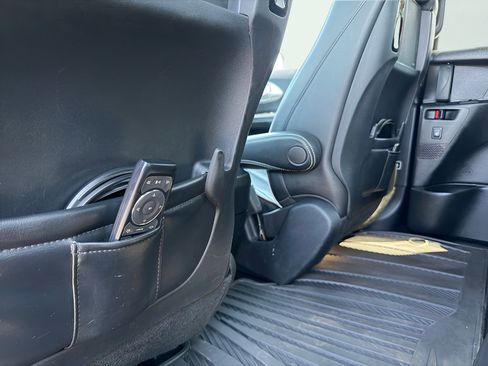 Used 2020 Chrysler Pacifica Limited FWD image 27