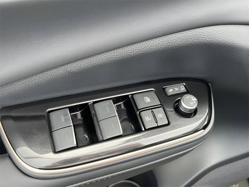 New 2026 Toyota Crown Signia image 11