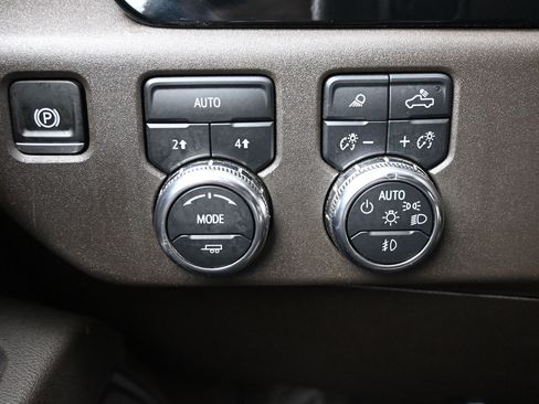 Used 2025 GMC Sierra 1500 SLT AWD/4WD image 18
