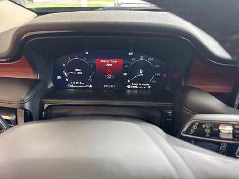 Used 2023 Lincoln Nautilus Reserve w/ Monochromatic Package AWD/4WD image 18